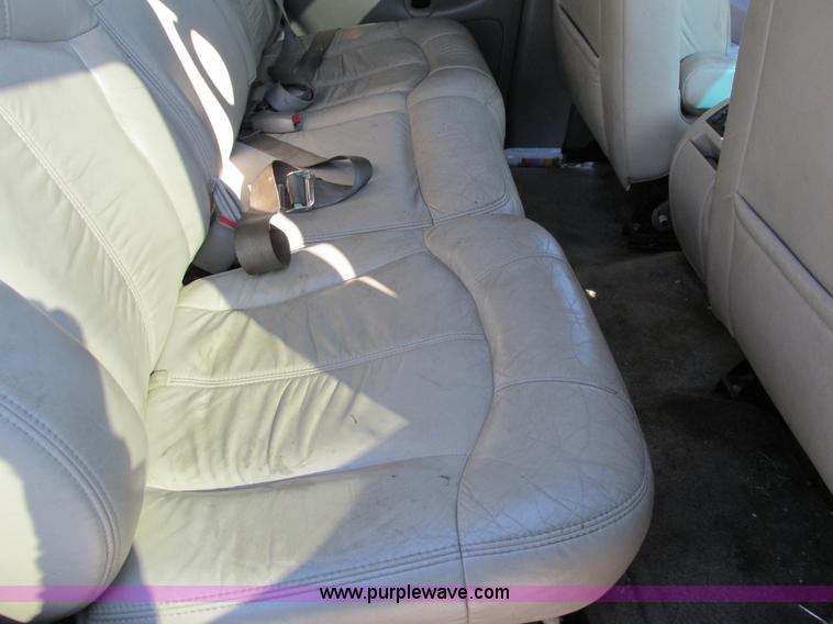 image for item I4233 2002 Chevrolet Tahoe SUV