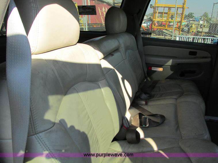 image for item I4233 2002 Chevrolet Tahoe SUV