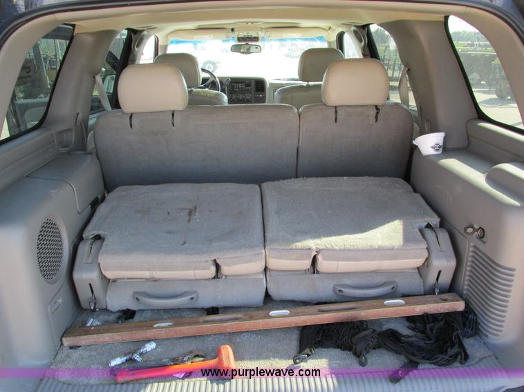 image for item I4233 2002 Chevrolet Tahoe SUV