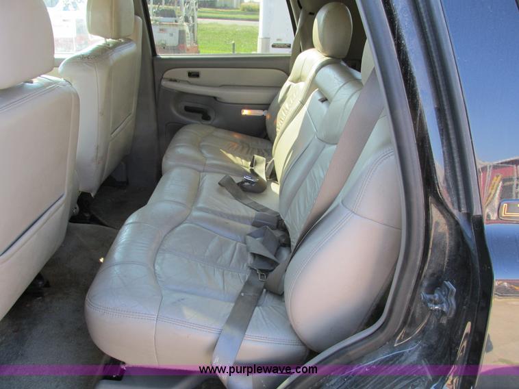 image for item I4233 2002 Chevrolet Tahoe SUV