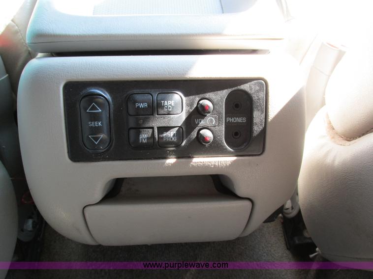 image for item I4233 2002 Chevrolet Tahoe SUV