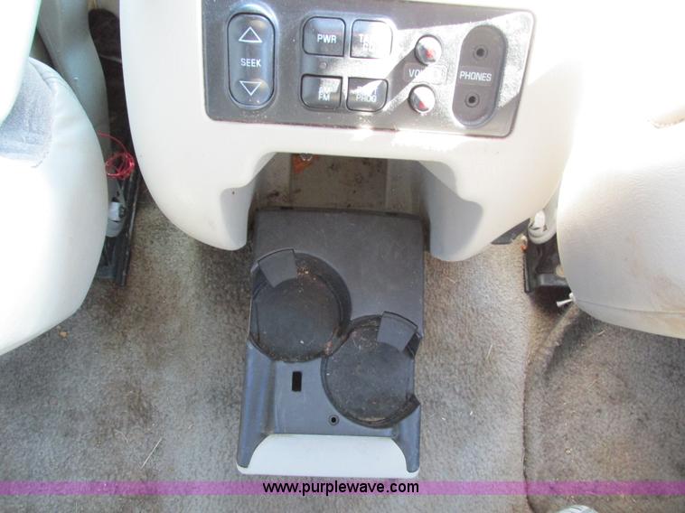 image for item I4233 2002 Chevrolet Tahoe SUV