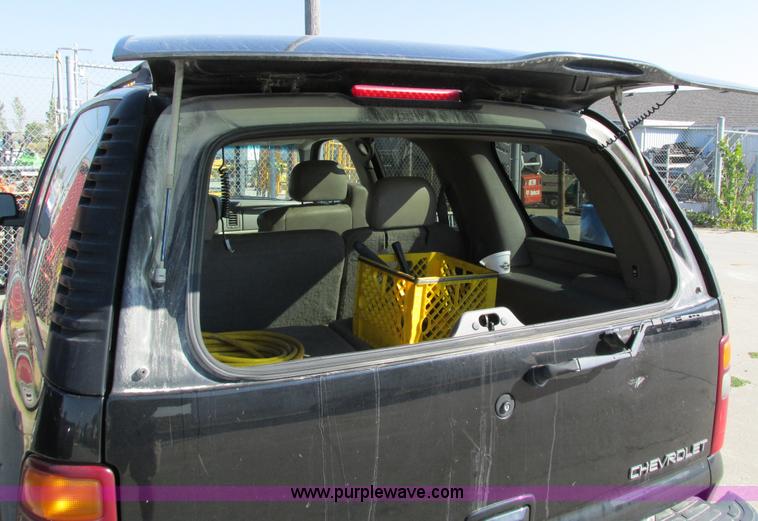 image for item I4233 2002 Chevrolet Tahoe SUV