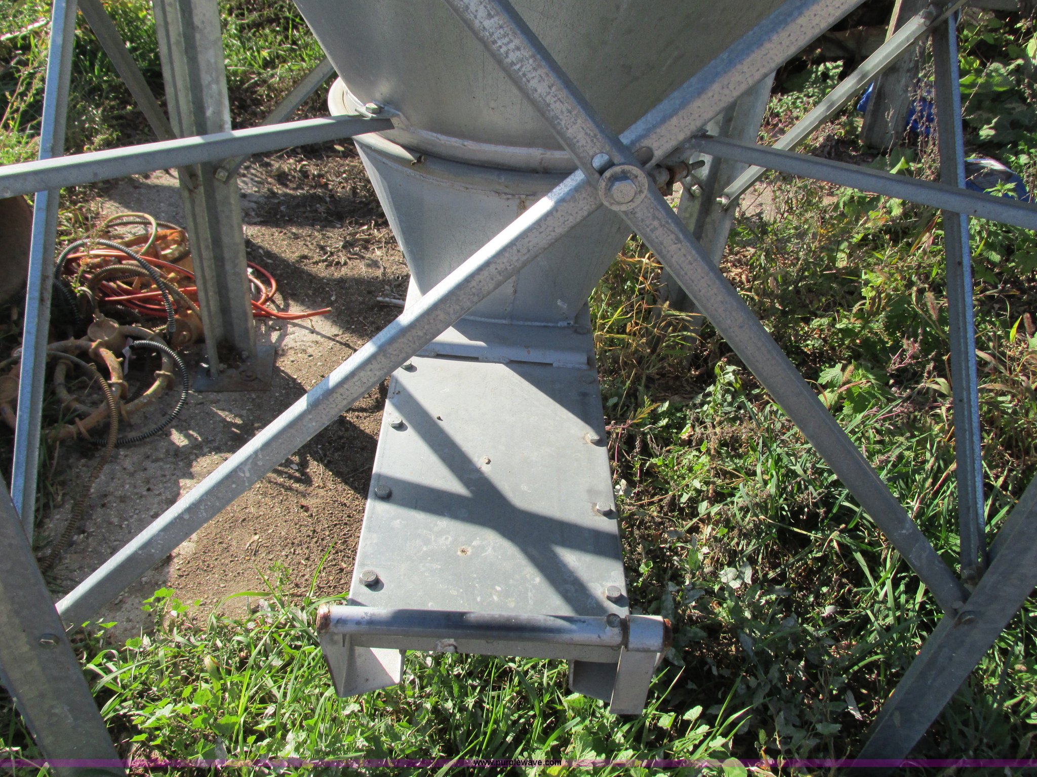 Schuld Bushnell feed bin in Delano, MN Item G8932 sold Purple Wave