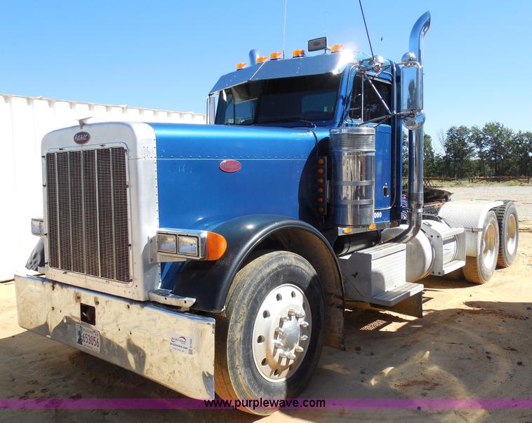image for item E7548 1988 Peterbilt 379 semi truck