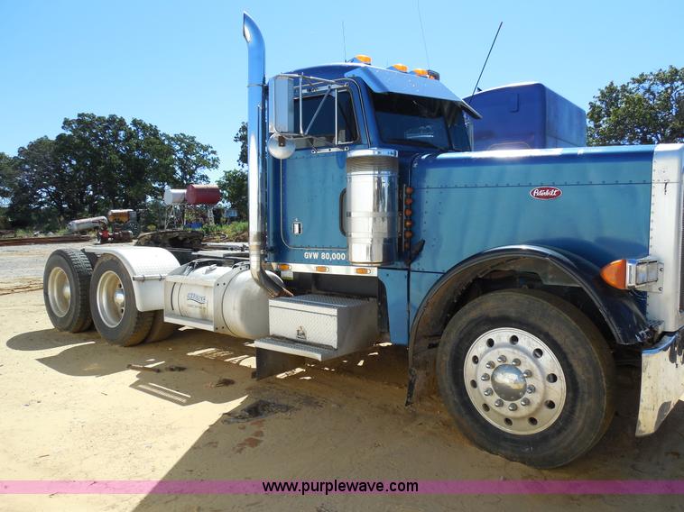 image for item E7548 1988 Peterbilt 379 semi truck