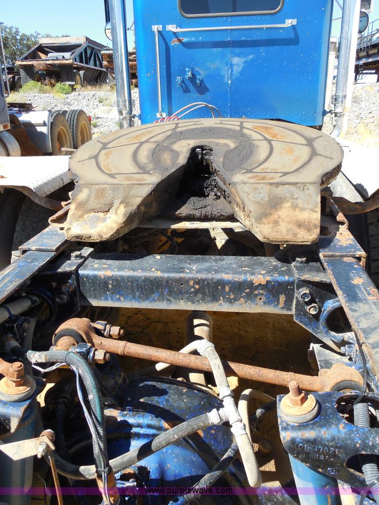 image for item E7548 1988 Peterbilt 379 semi truck