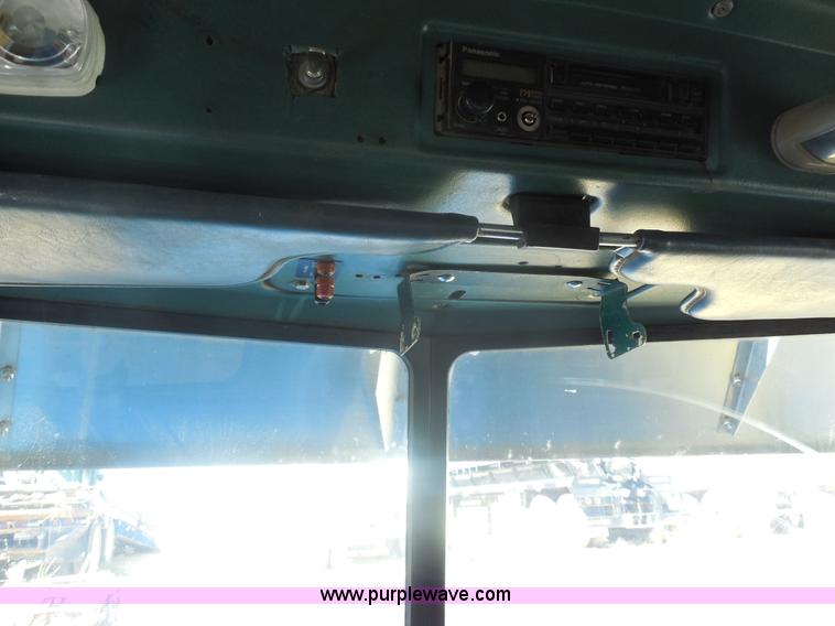 image for item E7548 1988 Peterbilt 379 semi truck