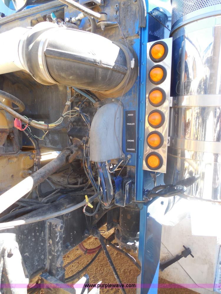 image for item E7548 1988 Peterbilt 379 semi truck