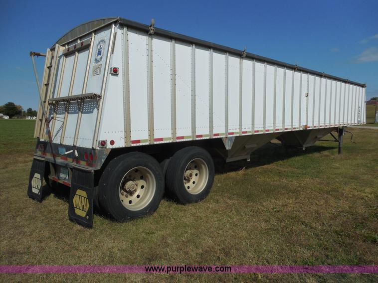 image for item E7738 2000 Merritt aluminum grain trailer