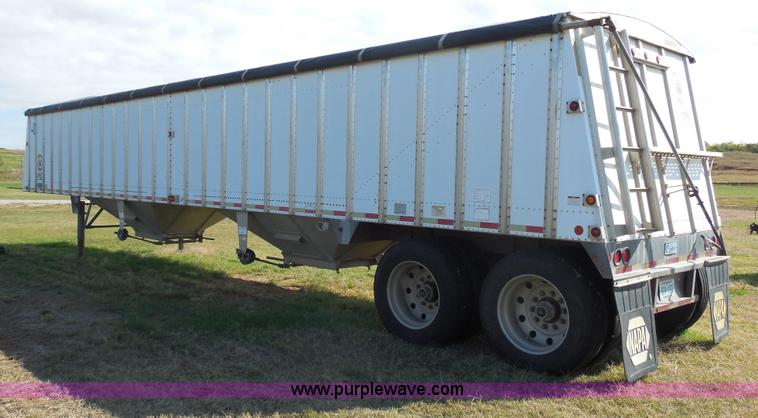 image for item E7738 2000 Merritt aluminum grain trailer