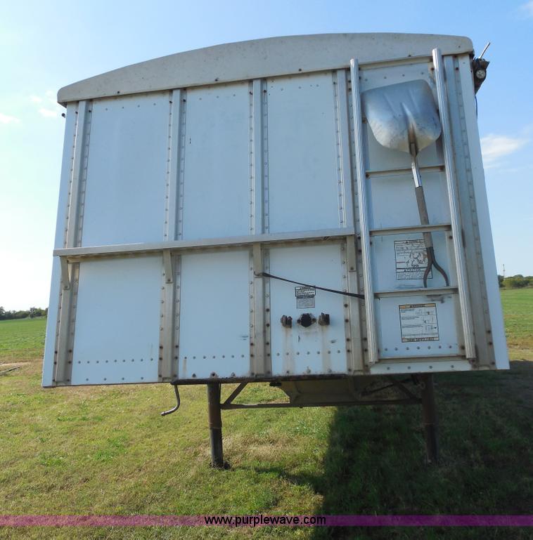 image for item E7738 2000 Merritt aluminum grain trailer