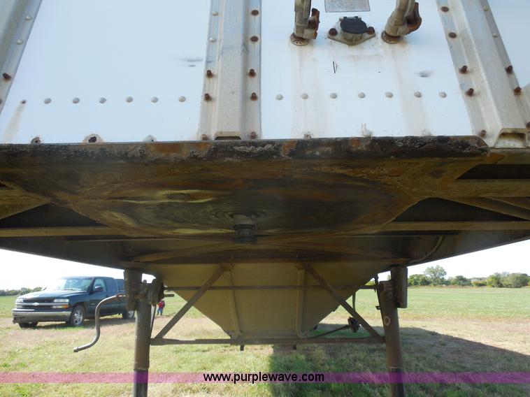 image for item E7738 2000 Merritt aluminum grain trailer