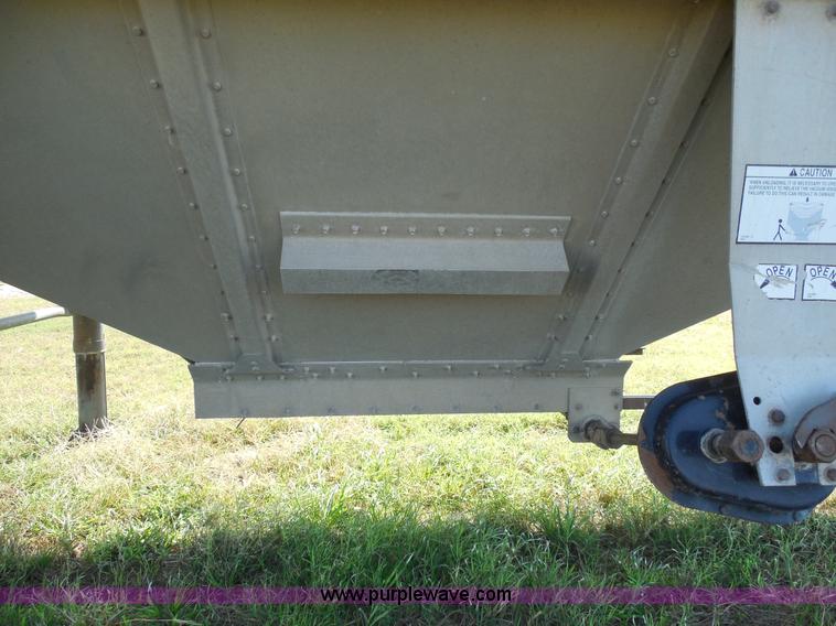 image for item E7738 2000 Merritt aluminum grain trailer