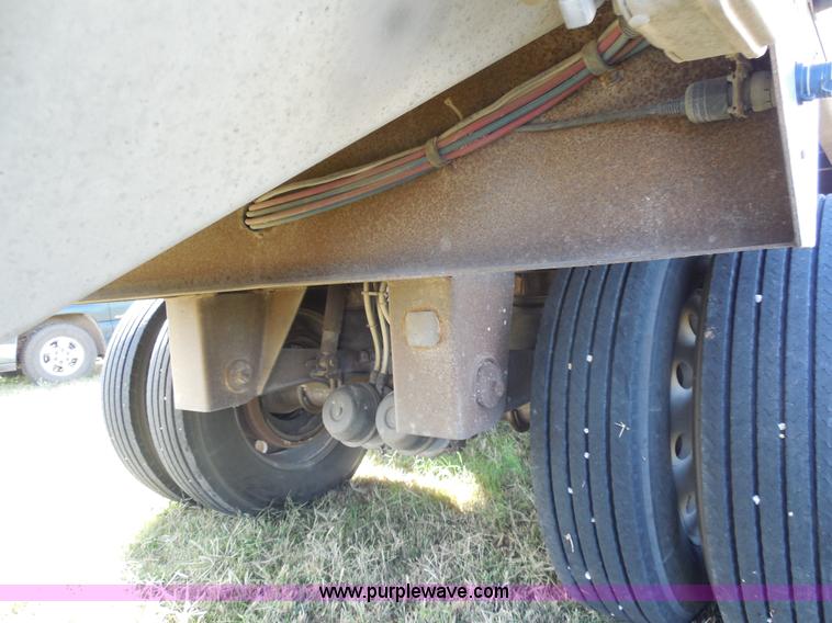 image for item E7738 2000 Merritt aluminum grain trailer