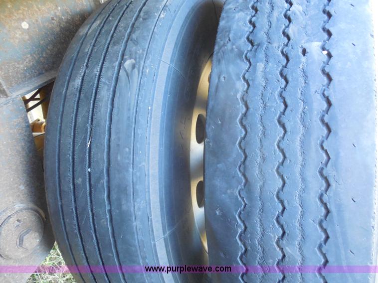 image for item E7738 2000 Merritt aluminum grain trailer