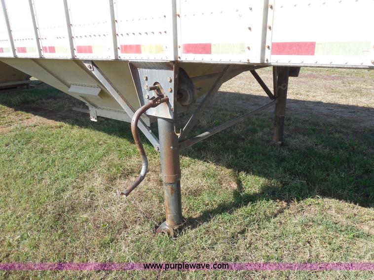 image for item E7738 2000 Merritt aluminum grain trailer