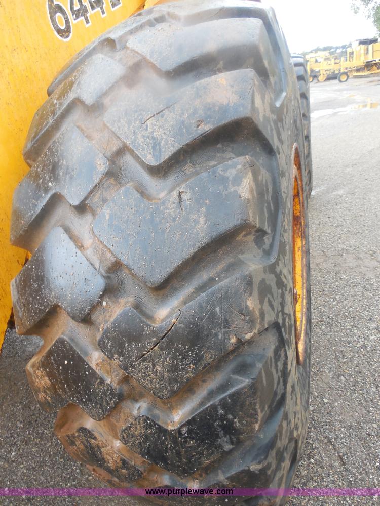 image for item E7746 1990 John Deere 644E articulated wheel loader