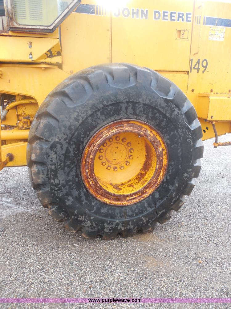 image for item E7746 1990 John Deere 644E articulated wheel loader