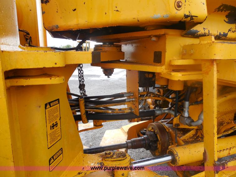image for item E7746 1990 John Deere 644E articulated wheel loader