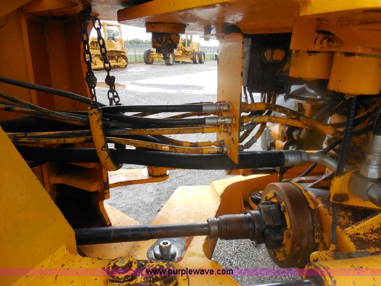 image for item E7746 1990 John Deere 644E articulated wheel loader