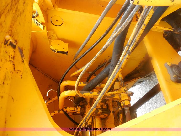 image for item E7746 1990 John Deere 644E articulated wheel loader