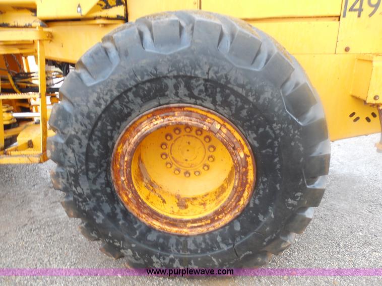 image for item E7746 1990 John Deere 644E articulated wheel loader