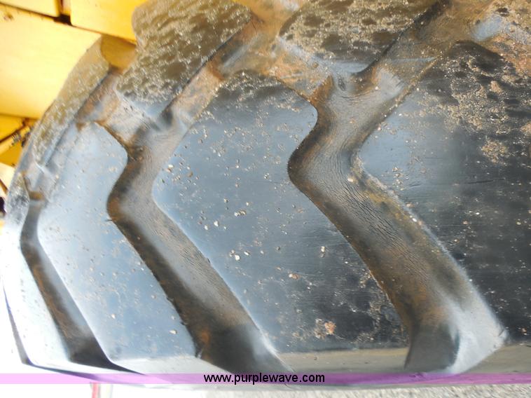 image for item E7746 1990 John Deere 644E articulated wheel loader