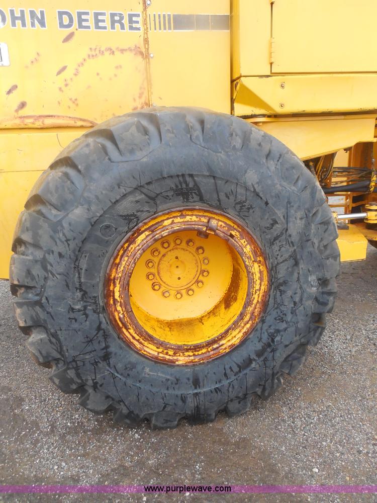 image for item E7746 1990 John Deere 644E articulated wheel loader