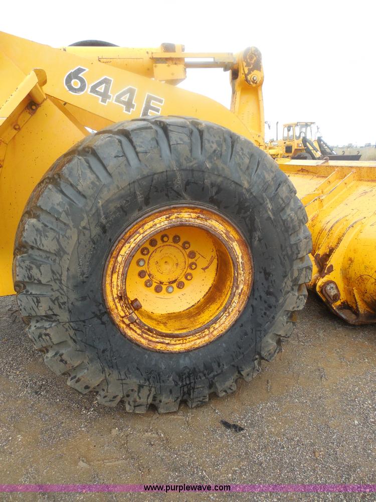 image for item E7746 1990 John Deere 644E articulated wheel loader