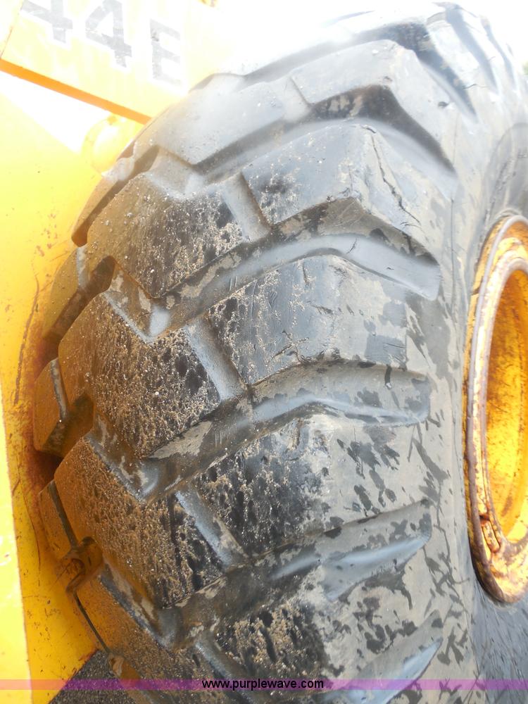 image for item E7746 1990 John Deere 644E articulated wheel loader