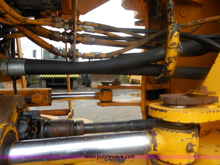 image for item E7746 1990 John Deere 644E articulated wheel loader