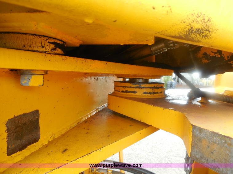 image for item E7746 1990 John Deere 644E articulated wheel loader