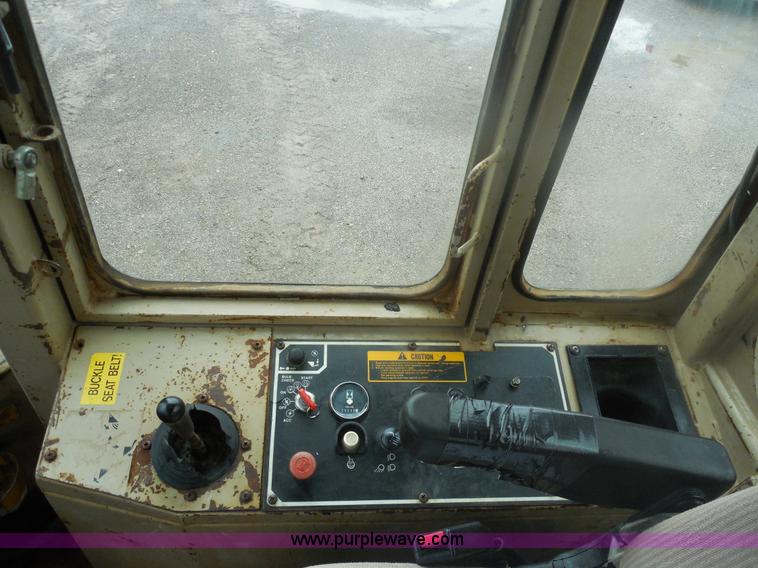 image for item E7746 1990 John Deere 644E articulated wheel loader