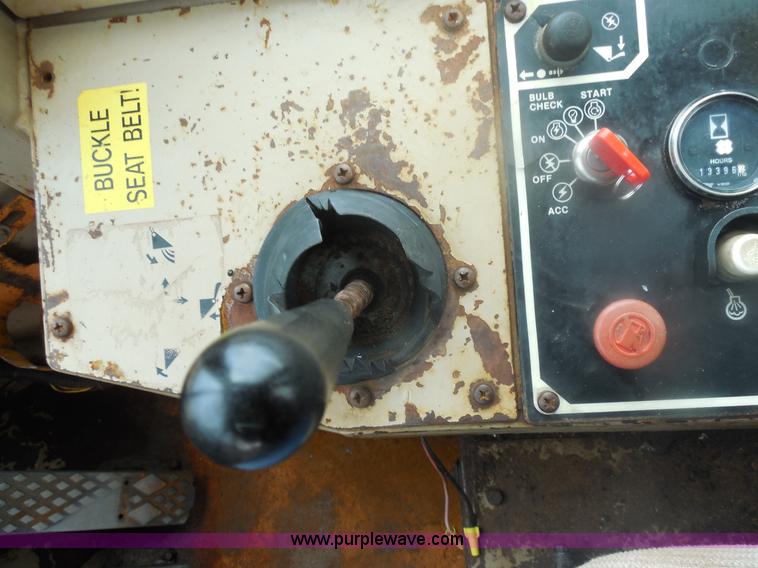 image for item E7746 1990 John Deere 644E articulated wheel loader