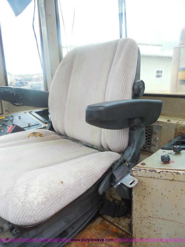 image for item E7746 1990 John Deere 644E articulated wheel loader