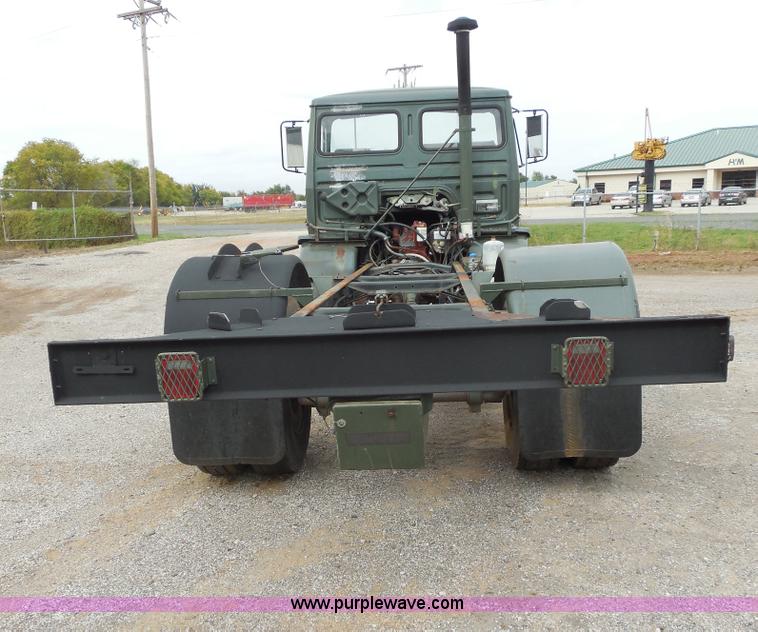 image for item F3252 1990 Mack MS200P semi truck