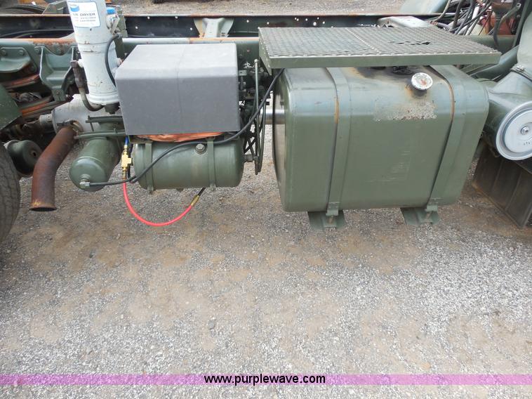 image for item F3252 1990 Mack MS200P semi truck