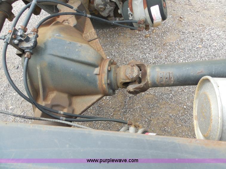 image for item F3252 1990 Mack MS200P semi truck