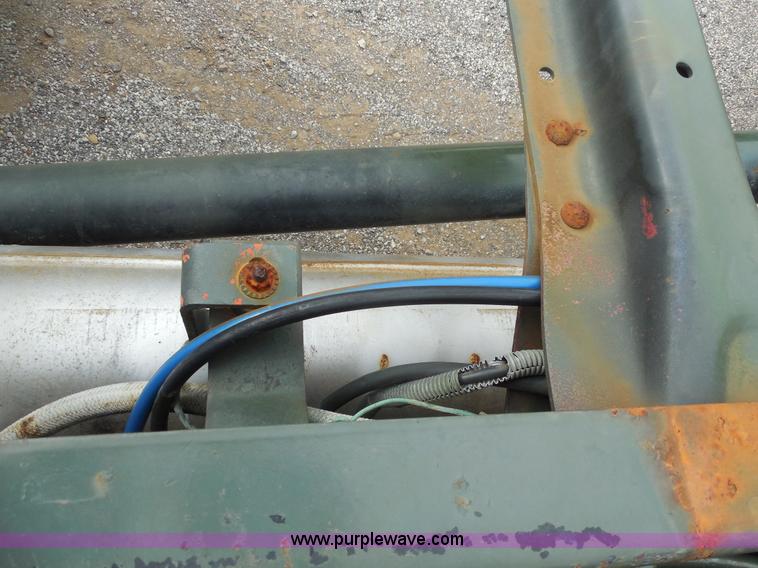 image for item F3252 1990 Mack MS200P semi truck