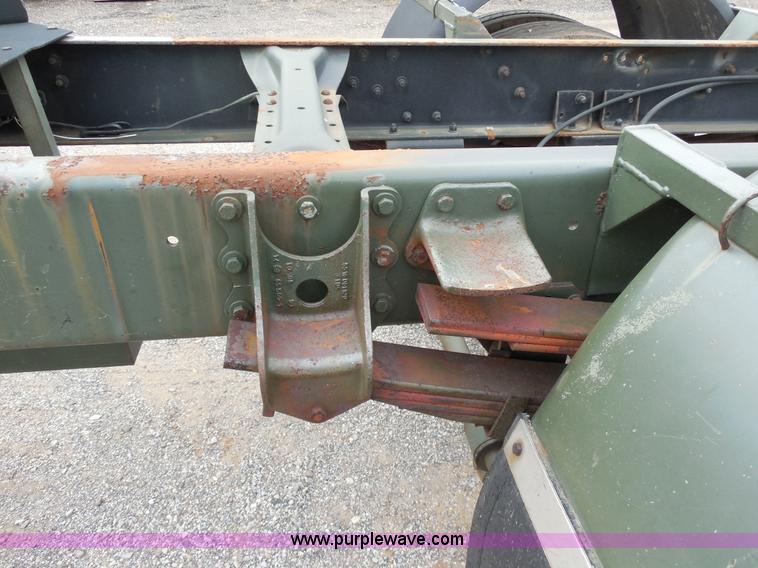 image for item F3252 1990 Mack MS200P semi truck