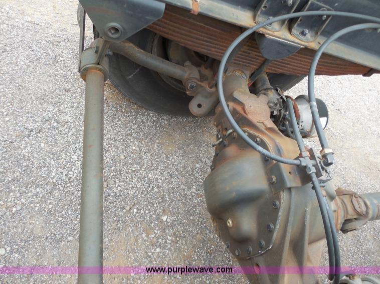 image for item F3252 1990 Mack MS200P semi truck