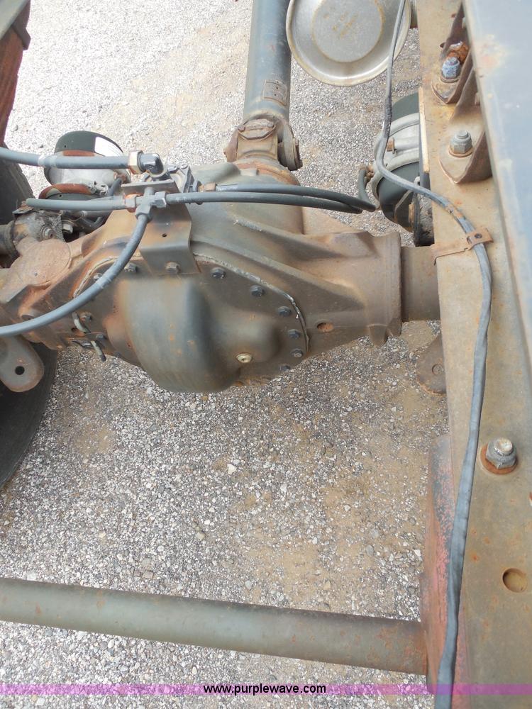 image for item F3252 1990 Mack MS200P semi truck