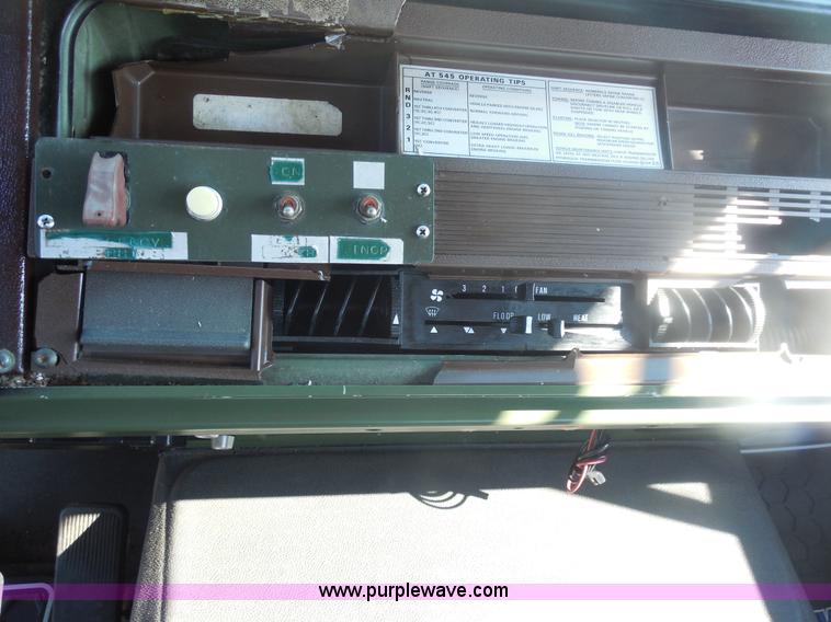 image for item F3252 1990 Mack MS200P semi truck