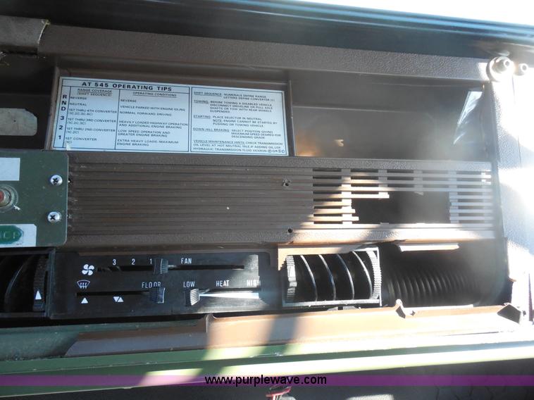 image for item F3252 1990 Mack MS200P semi truck