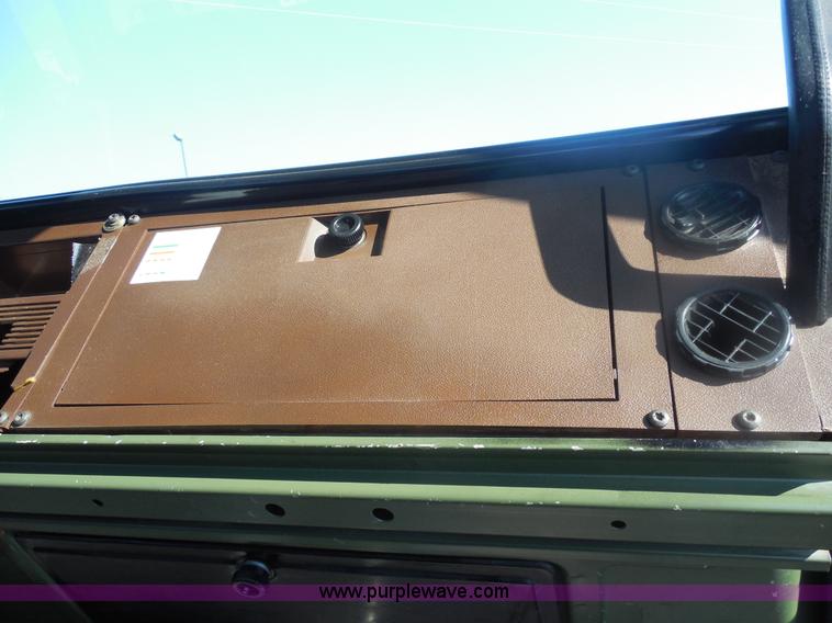 image for item F3252 1990 Mack MS200P semi truck