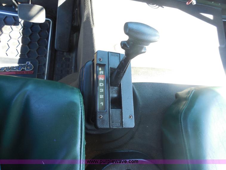 image for item F3252 1990 Mack MS200P semi truck