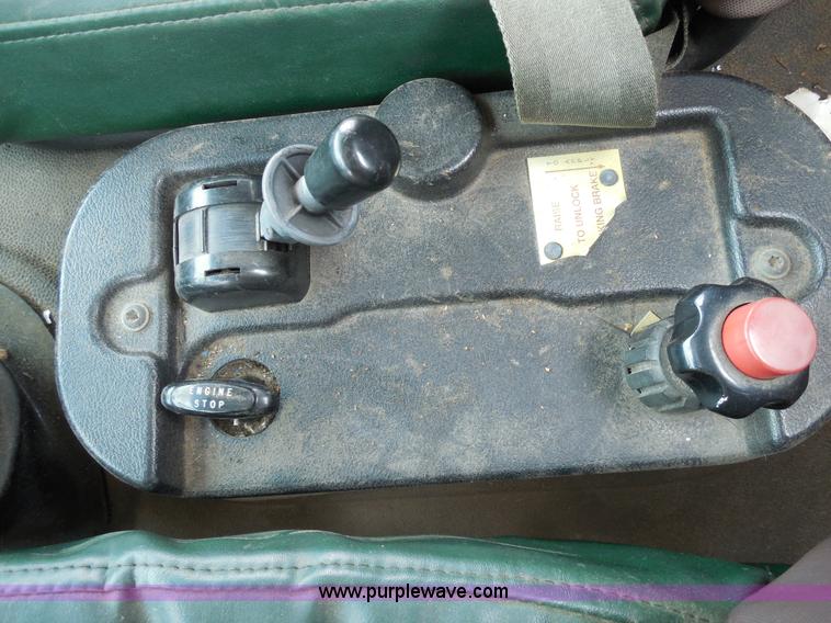 image for item F3252 1990 Mack MS200P semi truck