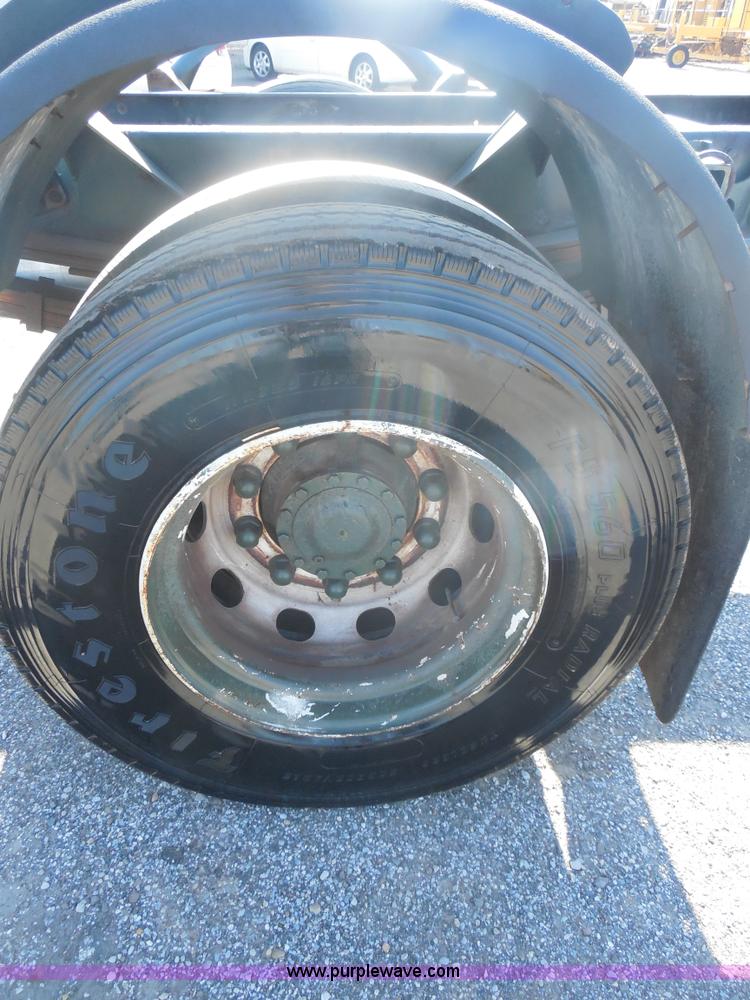 image for item F3252 1990 Mack MS200P semi truck