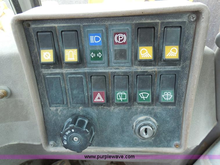 image for item F3256 Fiat-Hitachi FR90 articulated wheel loader